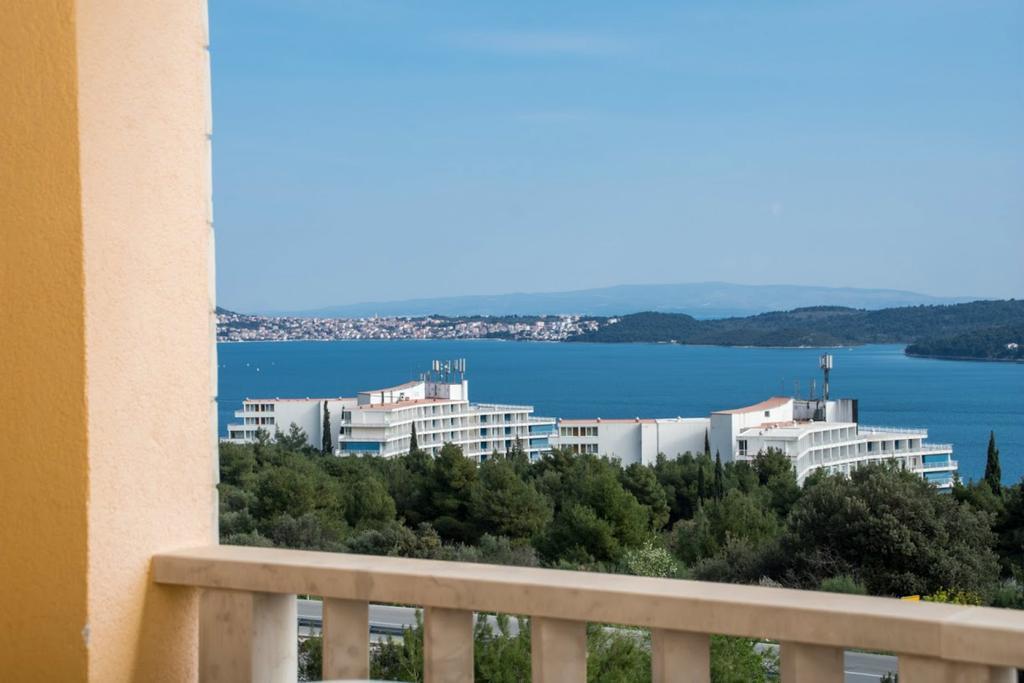 Apartments Meri Seget Vranjica Exterior foto