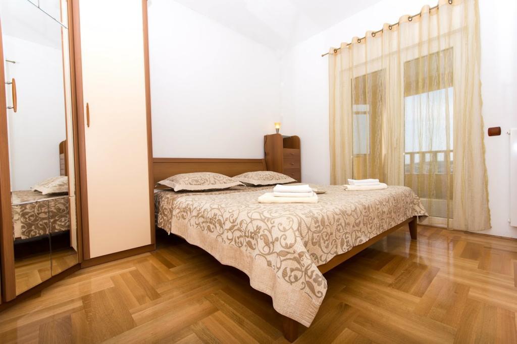 Apartments Meri Seget Vranjica Exterior foto