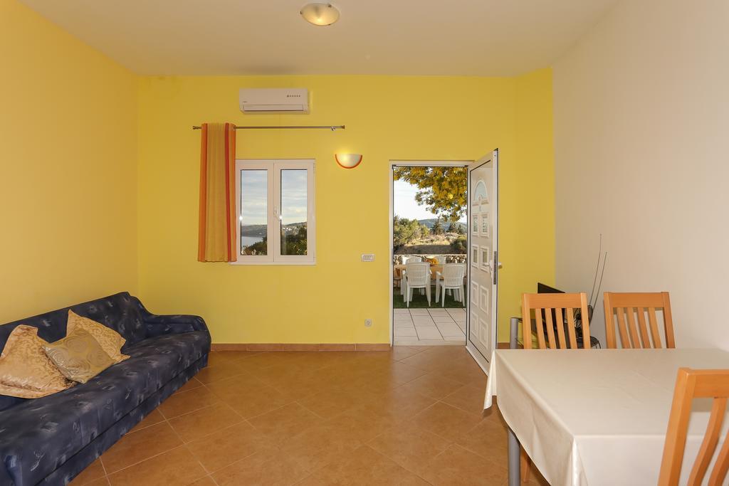 Apartments Meri Seget Vranjica Exterior foto