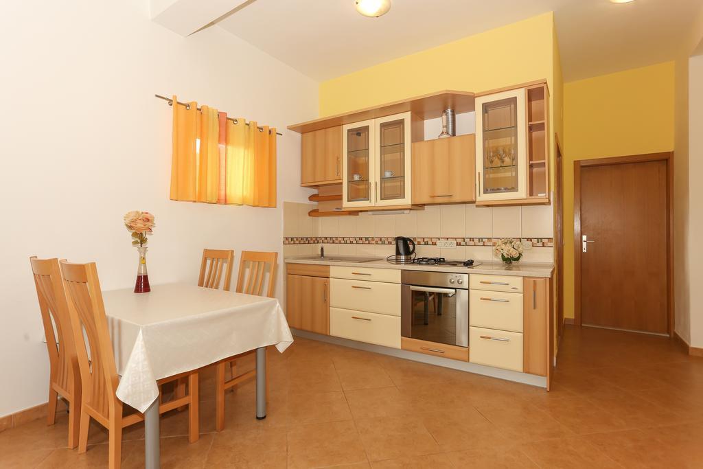 Apartments Meri Seget Vranjica Exterior foto