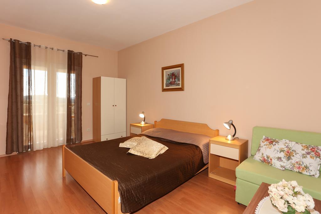 Apartments Meri Seget Vranjica Exterior foto