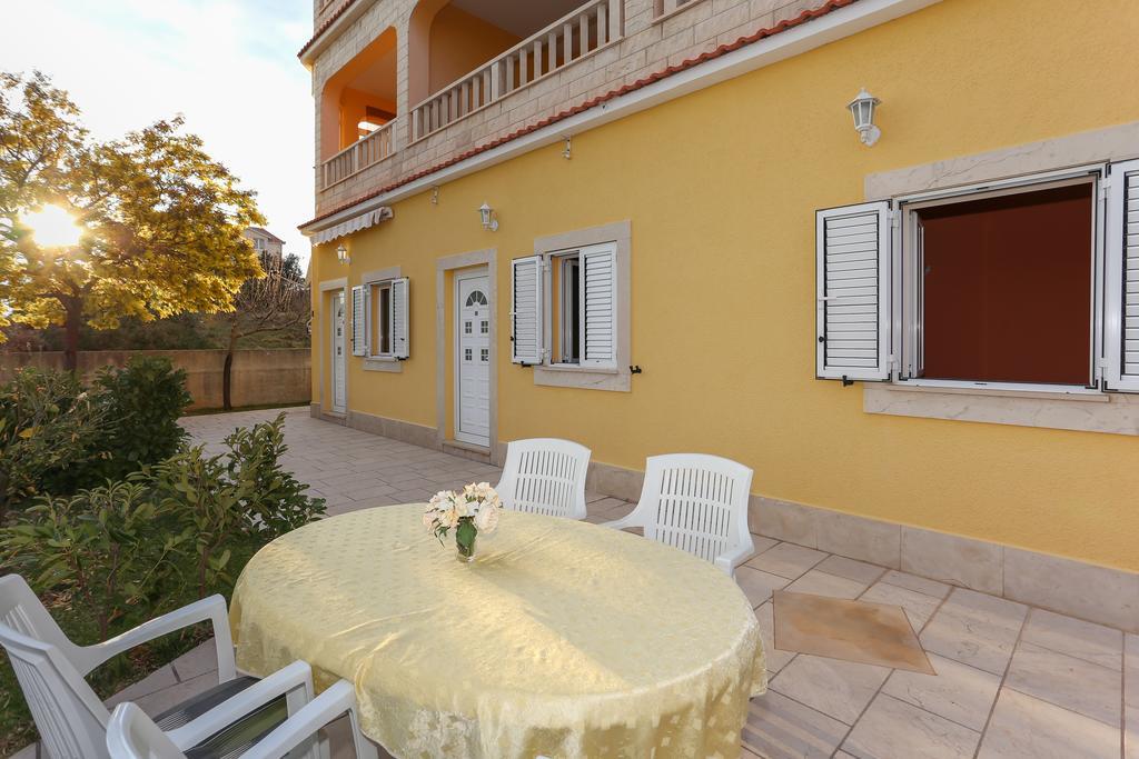 Apartments Meri Seget Vranjica Exterior foto